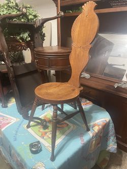 Antique Victorian Carved Oak Hall Chair - Shell Crest (43" x 14")