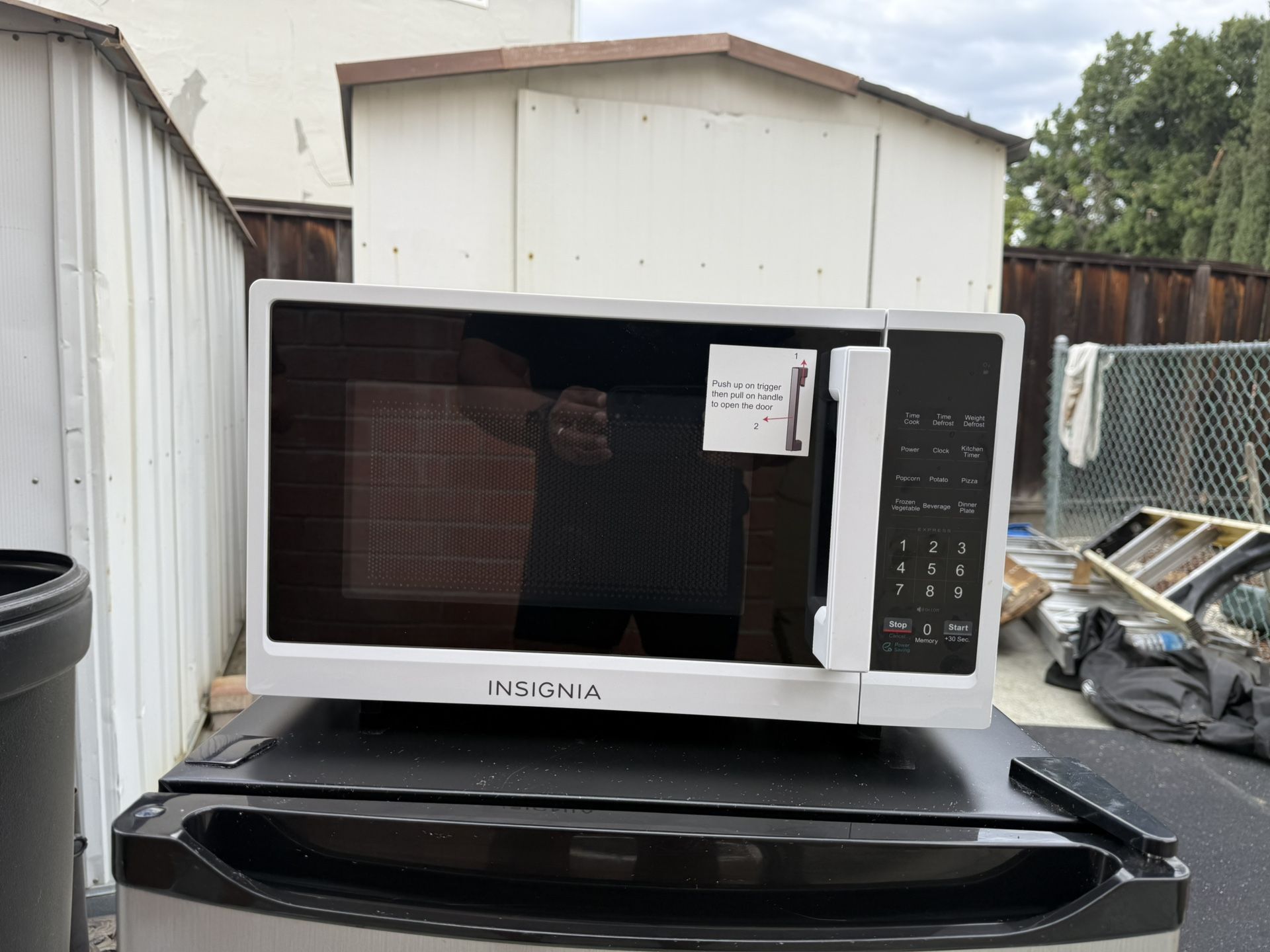 Insignia Microwave