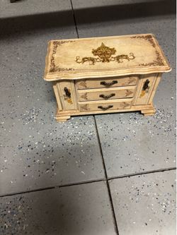 Vintage jewelry box