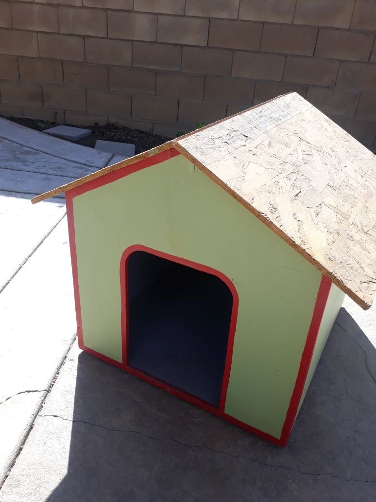 SMALL DOG HOUSE