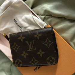 New In box Authentic Louis Vuitton  “Zippy Purse”