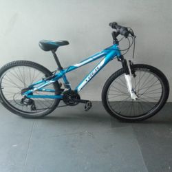 BICYCLE TREK 21 SPEED SIZE 24 BRAND NEW 