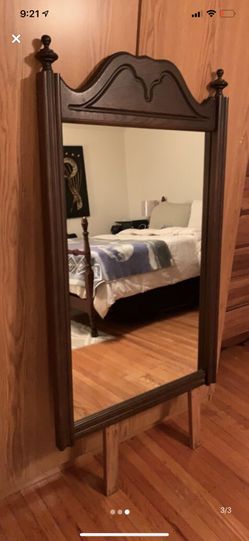 A little heavy/sturdy big mirror 45’x27’x1.5’ good for dresser or anywhere