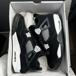 Jordan 4 Retro “White Thunder”