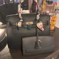 Women’s Purse With Makeup Bag 