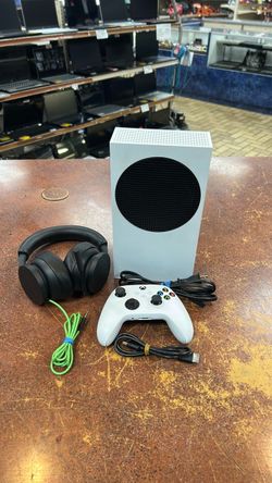 Xbox series S w/ controller & Xbox headset