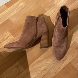 Womens Steve Madden Suede Heeled Booties - Size 8