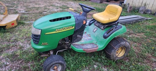 John Deere L110