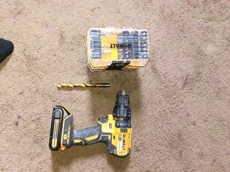 Drill with battery and attachments no charger but battery
