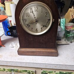 Antique vintage Seth Thomas mantle clock.