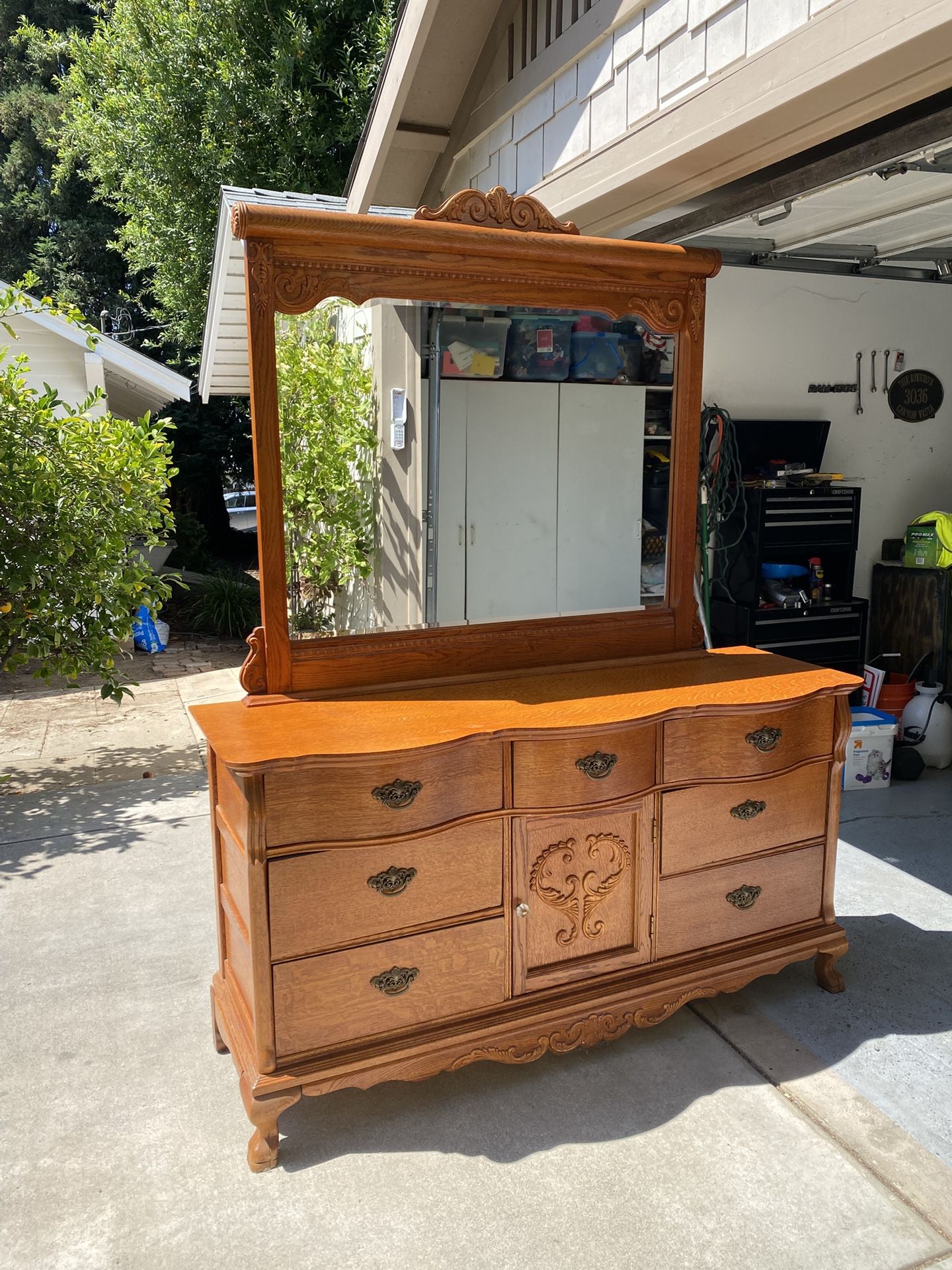 Dresser With Mirror