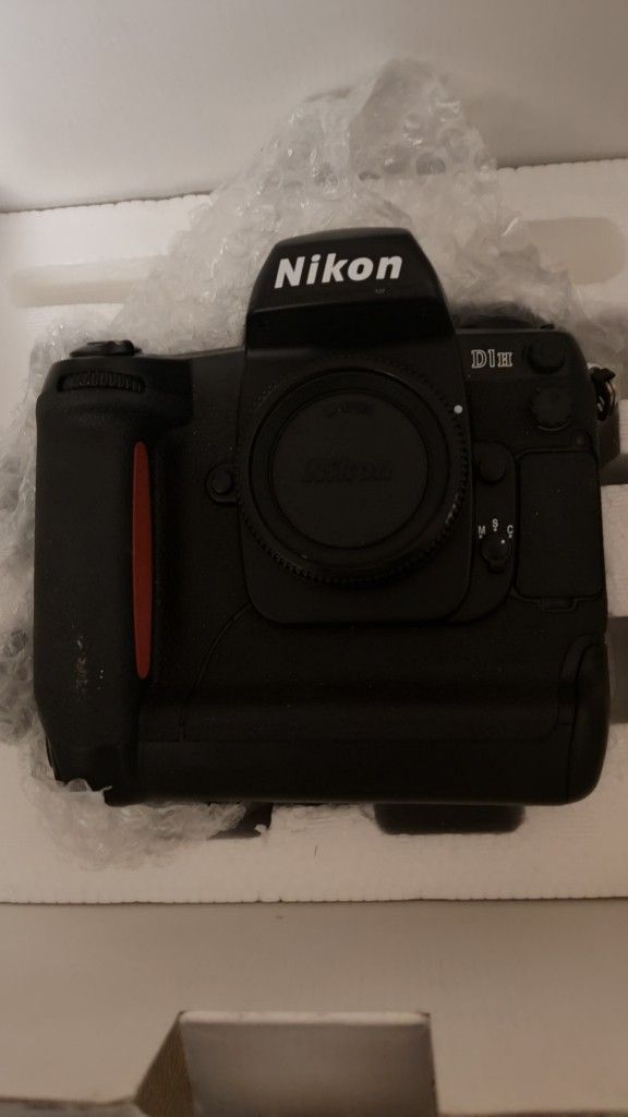 a Nikon D1H, a digital single-lens reflex camera