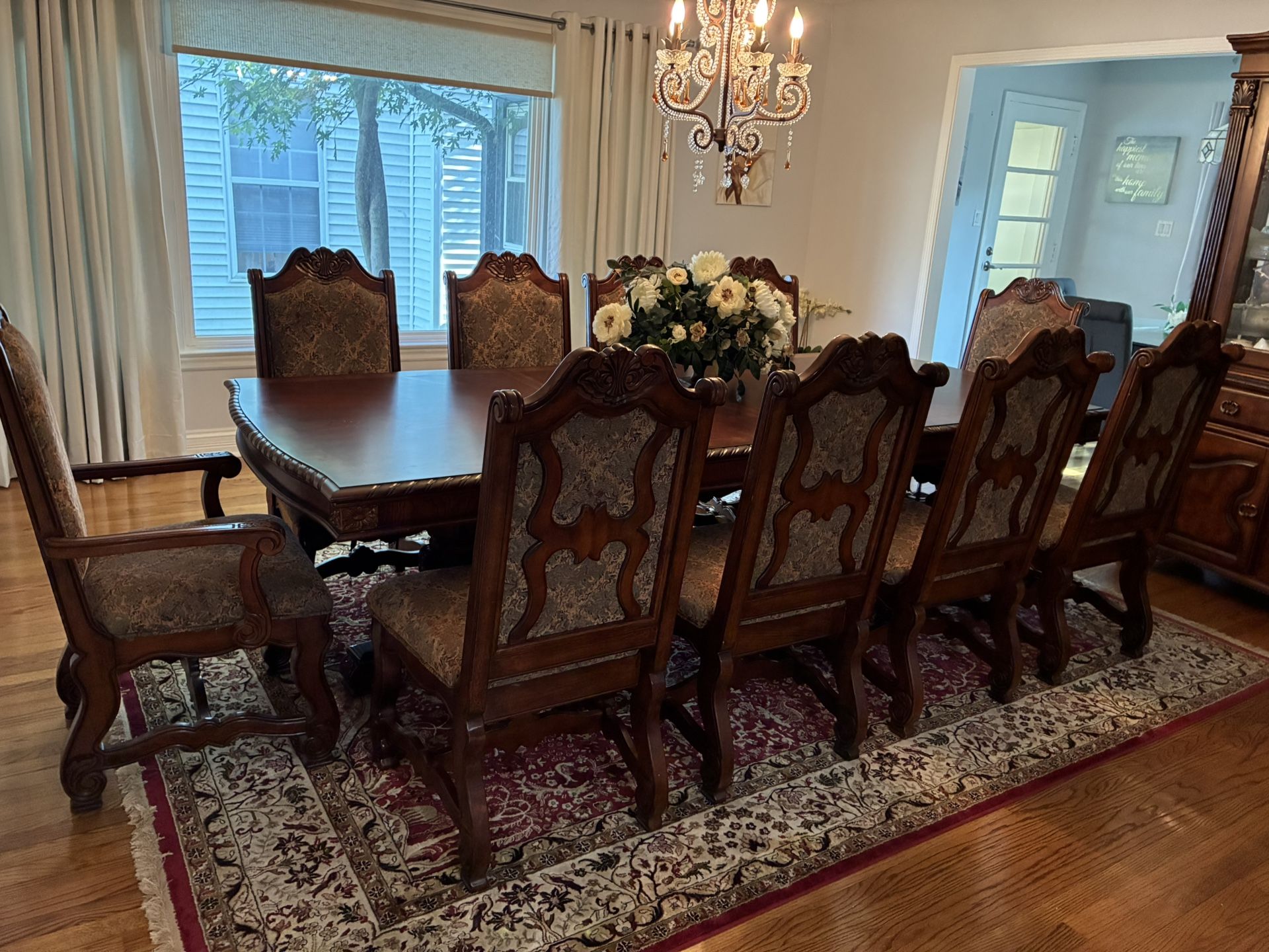 A Table With 10 Chairs $4000 Like New