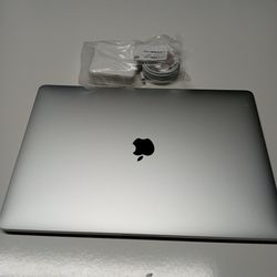 2017  (15") Apple MacBook pro 
