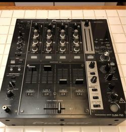 Pioneer DJM-750 Professional 4-Channel DJ Mixer