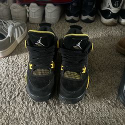 thunder 4s black and yellow size 7y and 5.5 men 