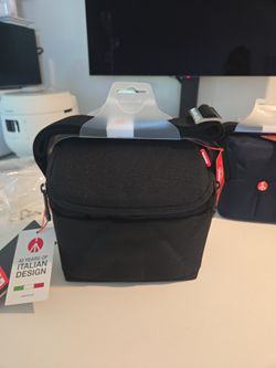 Manfrotto MB SV-SBM-10BI Amica 10 Shoulder Bag (Black)