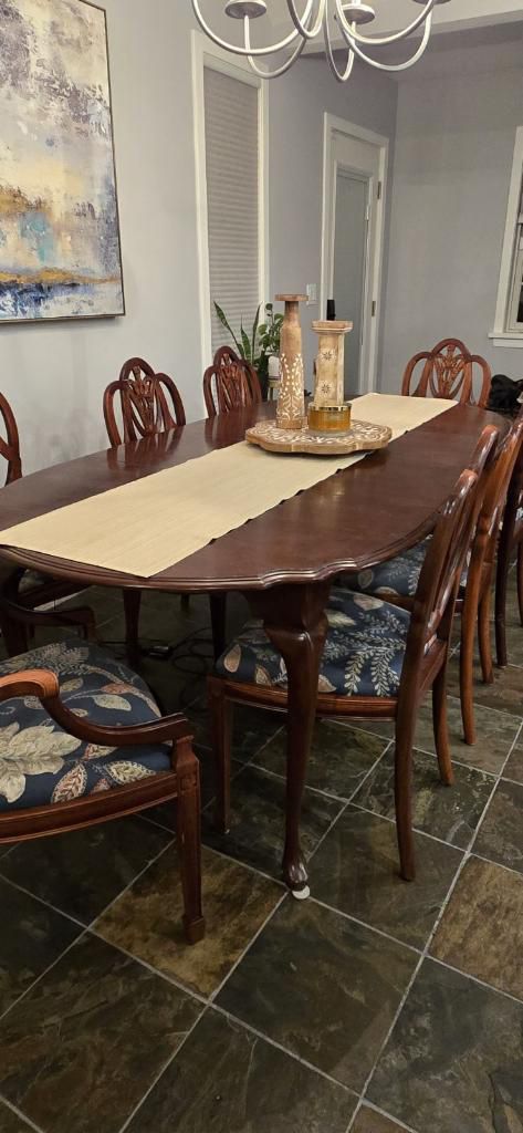 $250- 11 Piece Table Set