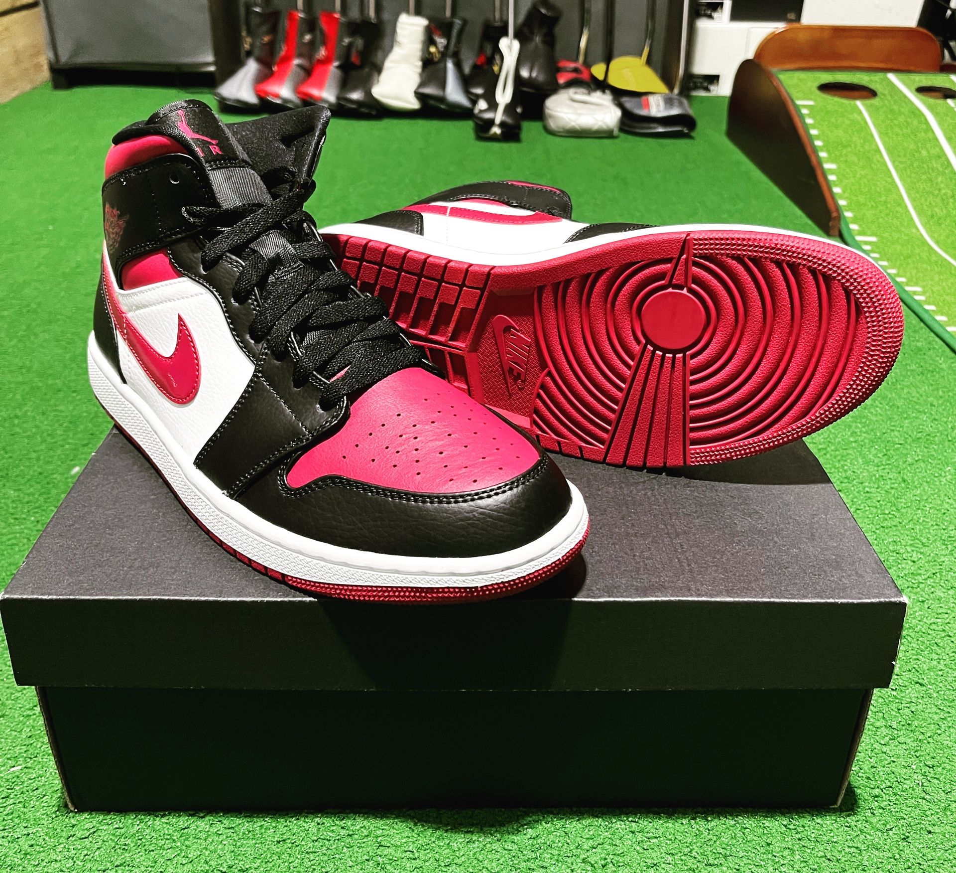 Jordan 1 Mid Bred Toe 