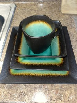 Better Homes & Garden Jade Crackle Dinner ware - 25 pieces