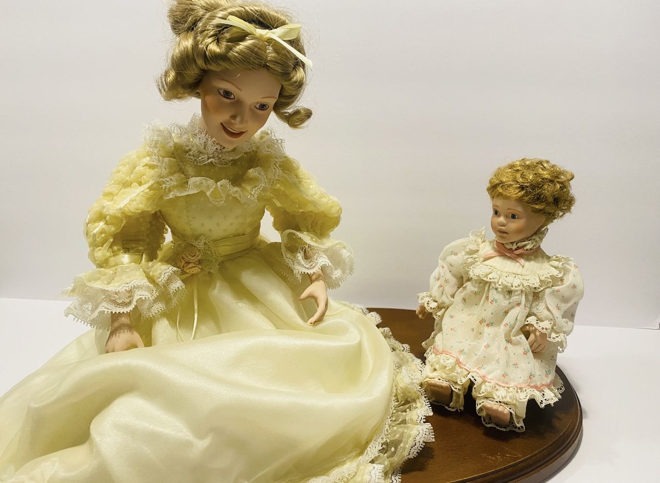 Pair of Vintage Signature Dolls Gotham Baby & Danbury First Steps Doll Sitting