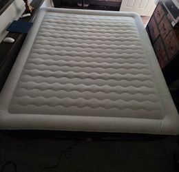 King Size Inflatable Air Mattress with Built-in Pump
