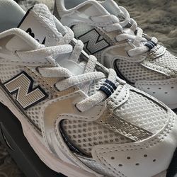 Kids Size 9 New Balance Shoes NIB