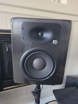 JBL LSR 28P STUDIO MONITOR