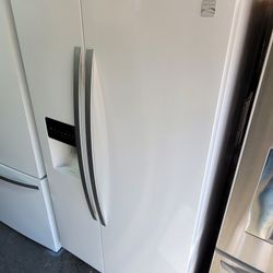 White Kenmore 36" Wide Side By Side Refrigerator Through Door Water 💧 And 🧊 Ice Dispenser