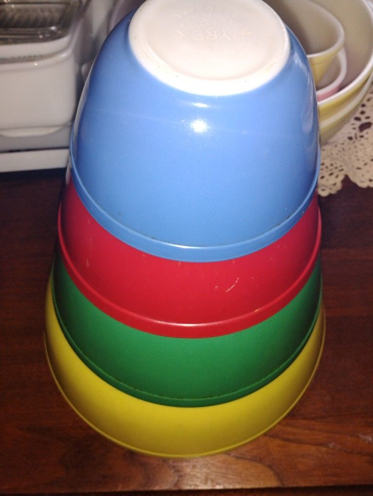 Vintage PYREX Primary Mixing Bowls.