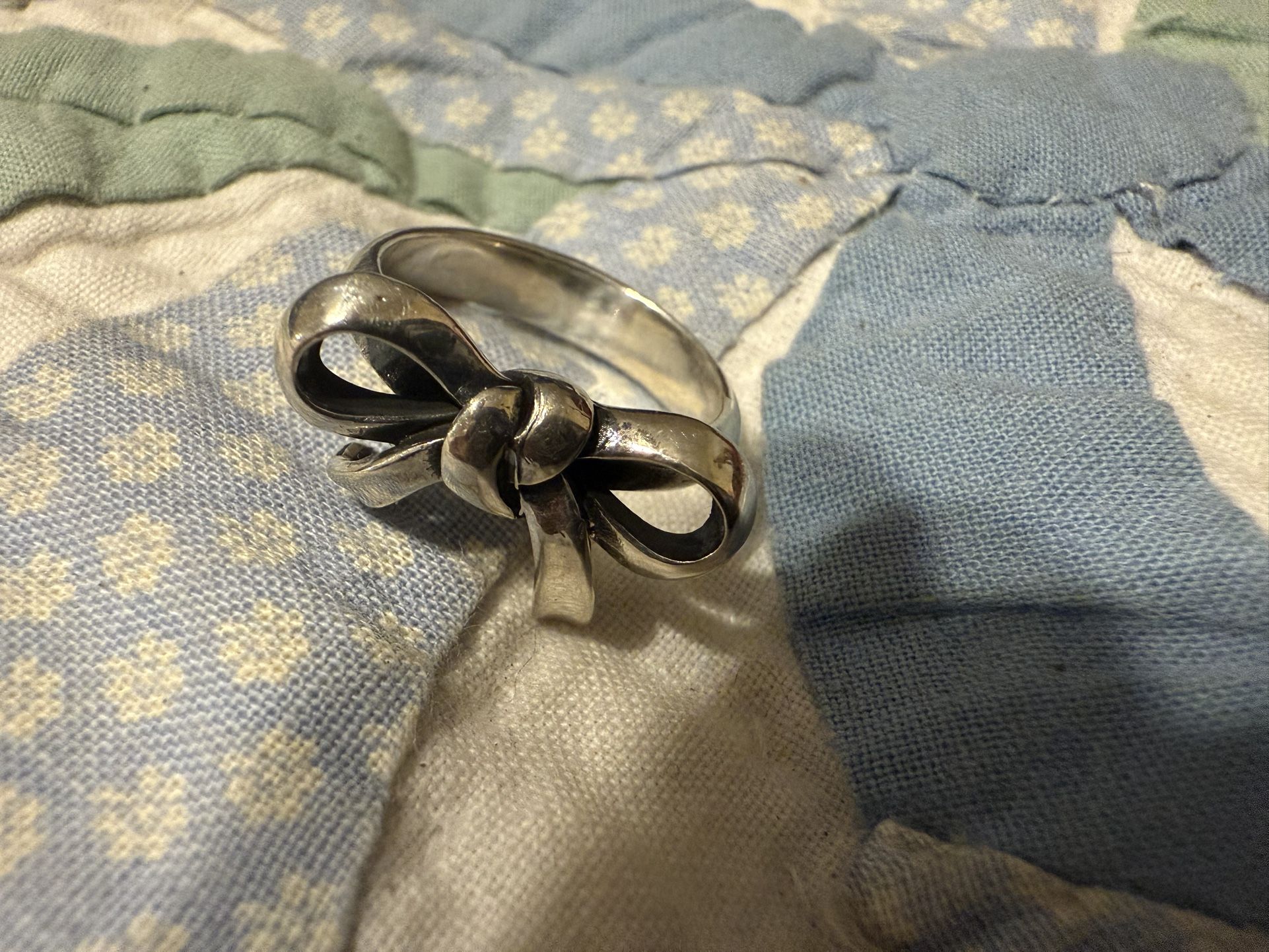 Retired bow ring James Avery
