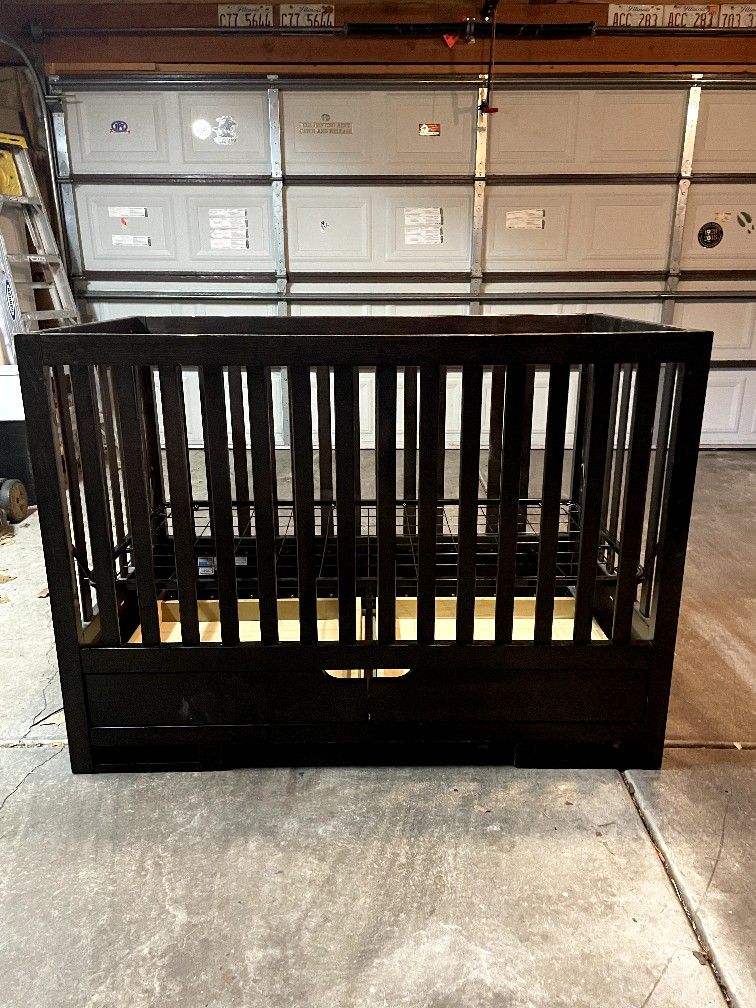 Baby Crib and two drawer Dresser