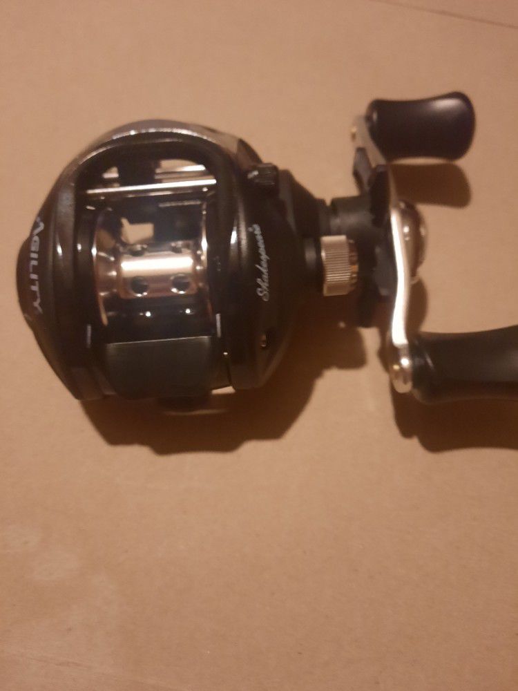 Shakespeare Agility Low-Profile Baitcast Fishing Reel- Brand New, Never Even Had Line On It 