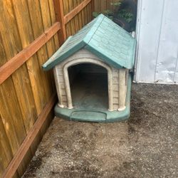 Old Dog House (can Clean If Wanted)