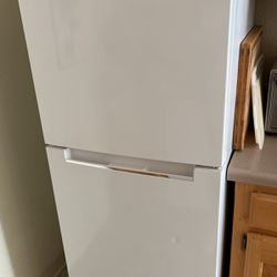 24" Refrigerator 
