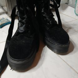 Dank A$$ DR.MARTENS