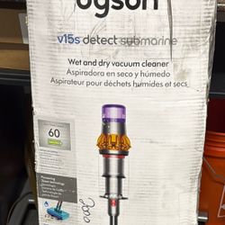 Dyson V15s Detect Submarine™ wet and dry vacuum Dyson's powertul vacuum now washes hard floors. • 240 Air Wells suction • 60min run time* • Submarine*