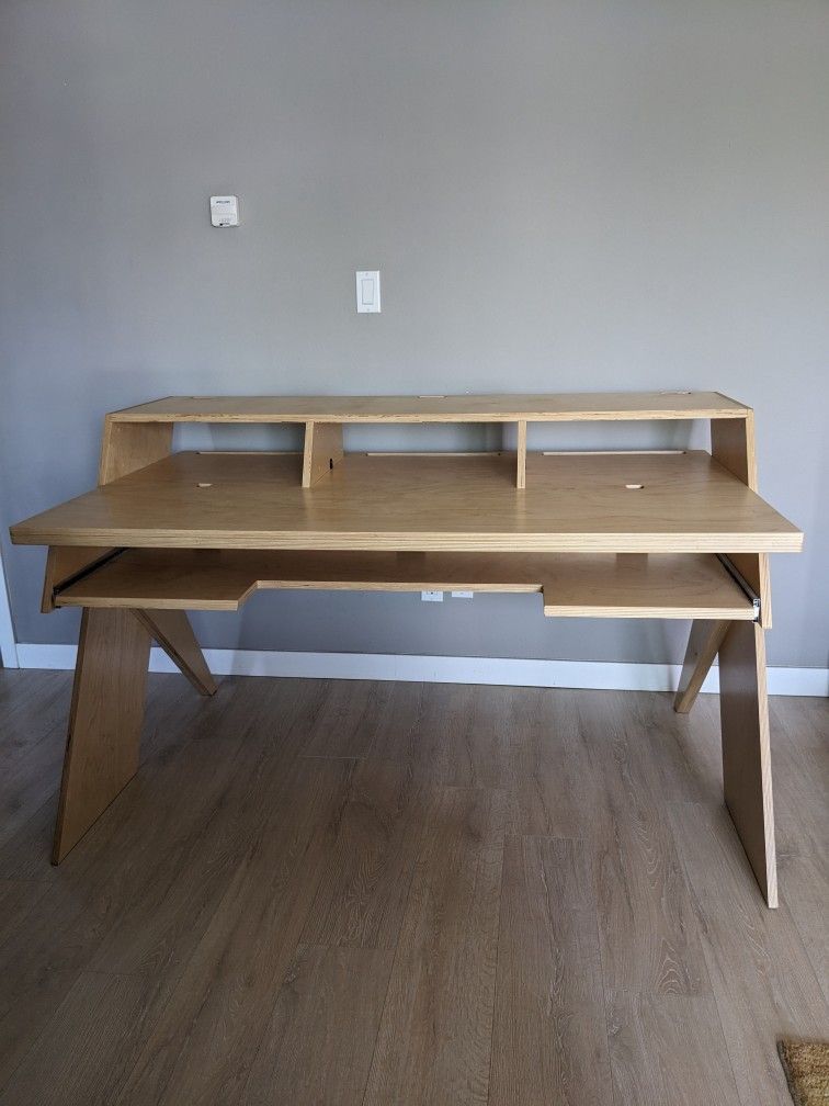 Output Platform Studio Desk