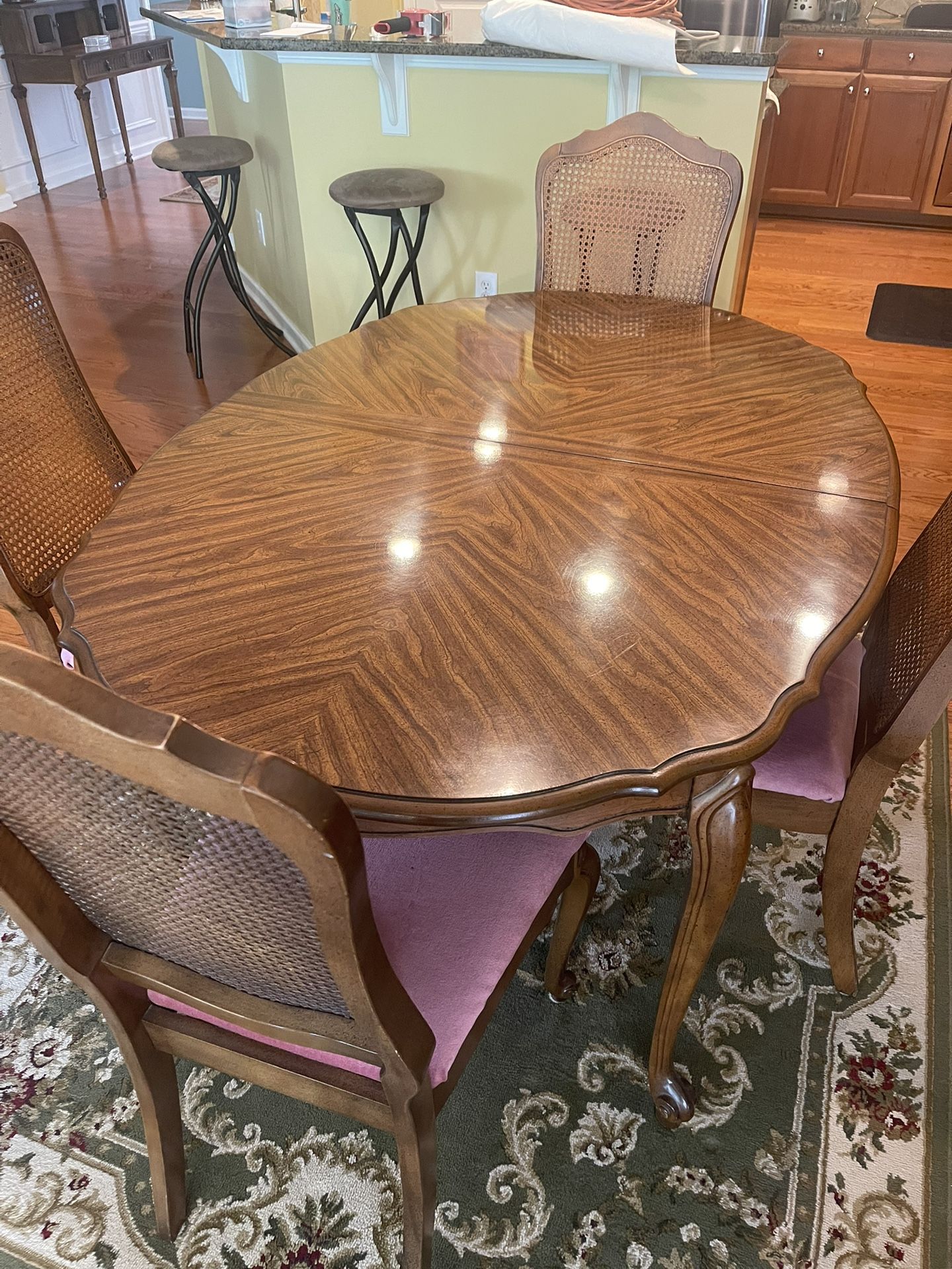 Dining Table & 6 Chairs