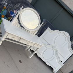 Girls Bedset And Vanity FULL