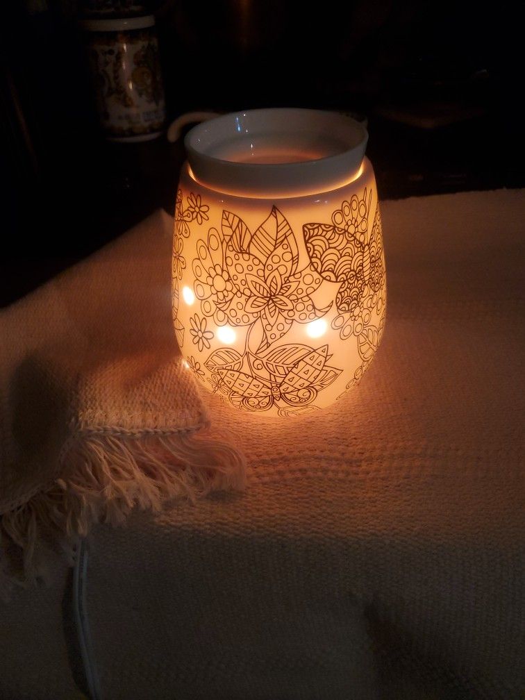 SCENTSY Home Fragrance  Warmer