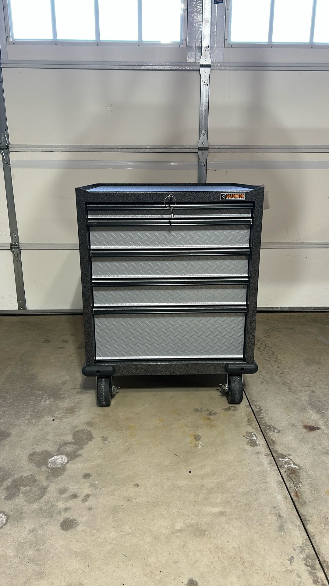 Gladiator premier five drawer rolling tool chest excellent condition complete with keys and drawer liner
