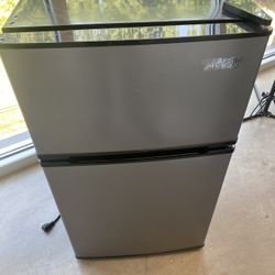 Arctic King Small Refrigerator With Freezer Works Great