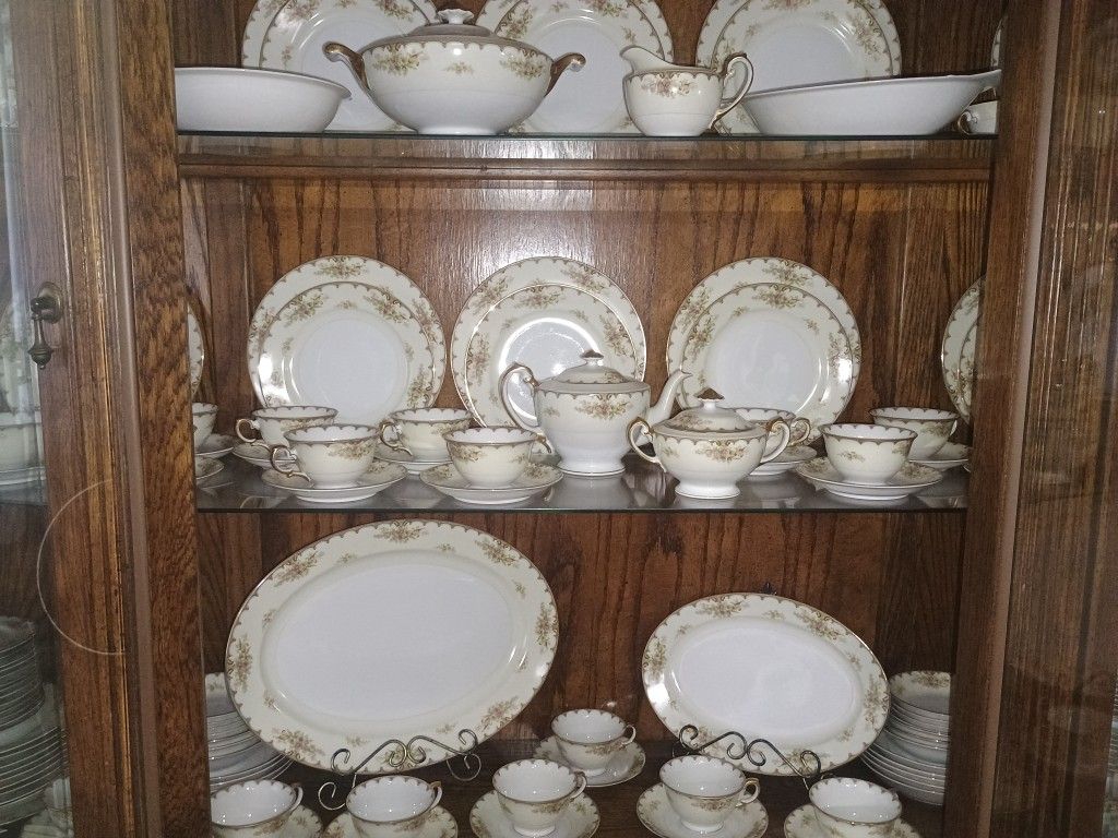 150 Piece China Set