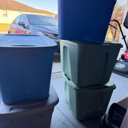 This is two green, two blue and one gray storage totes with lids