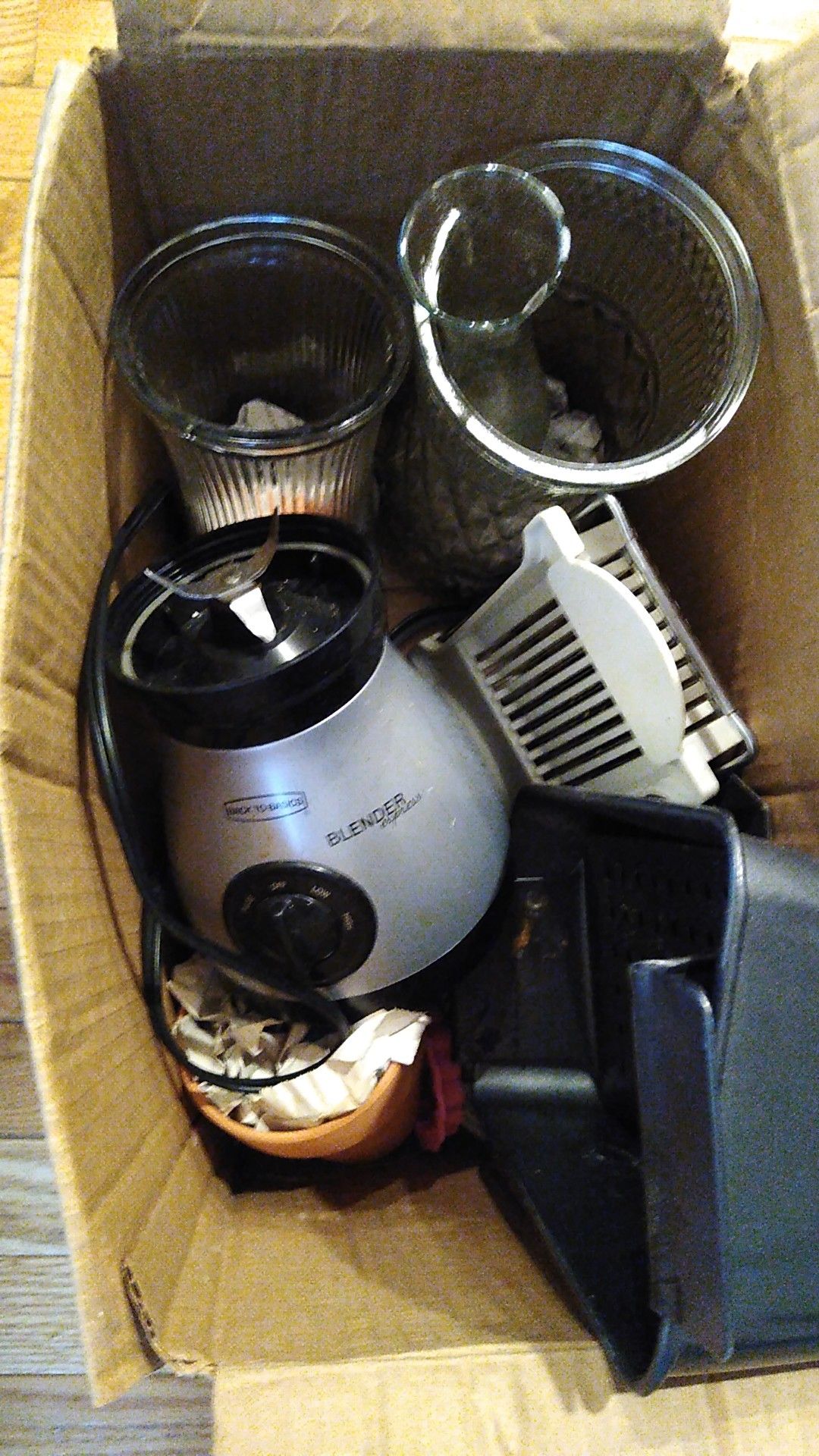 Free box of kitchen items