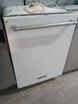 KitchenAid white dishwasher with stainless tub - Free delivery