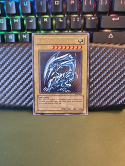 Blue Eyes White Dragon SDK-001 Near Mint Yugioh 