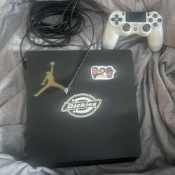 like new PS4 Bundle 
