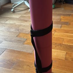 Hot yoga mat with handle